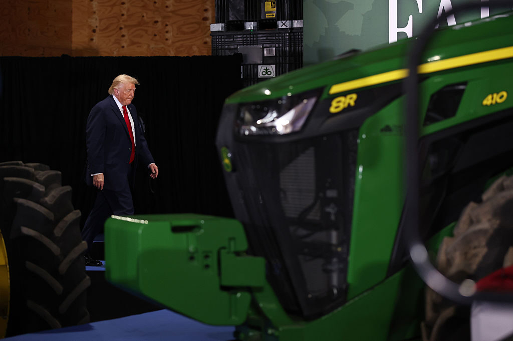 Trump’s early midterm stops only touch on lawmakers