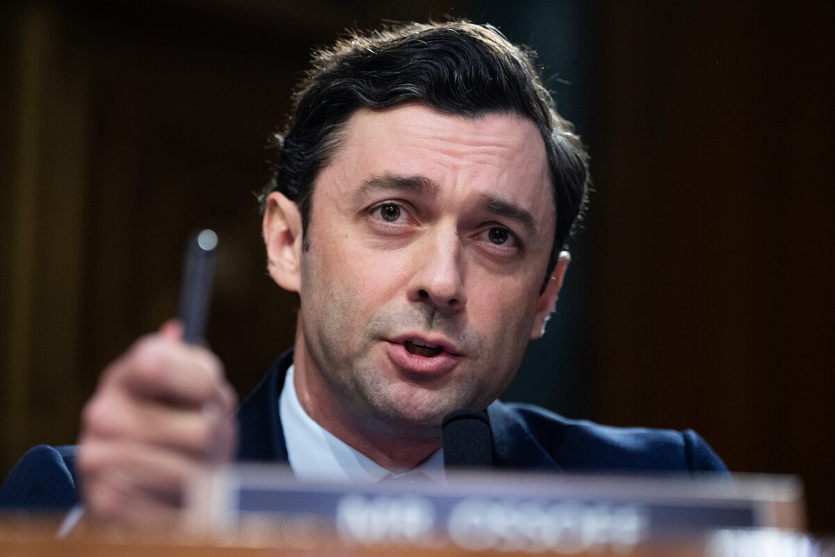 Democratic candidates sustain fundraising pace as GOP strains to keep up