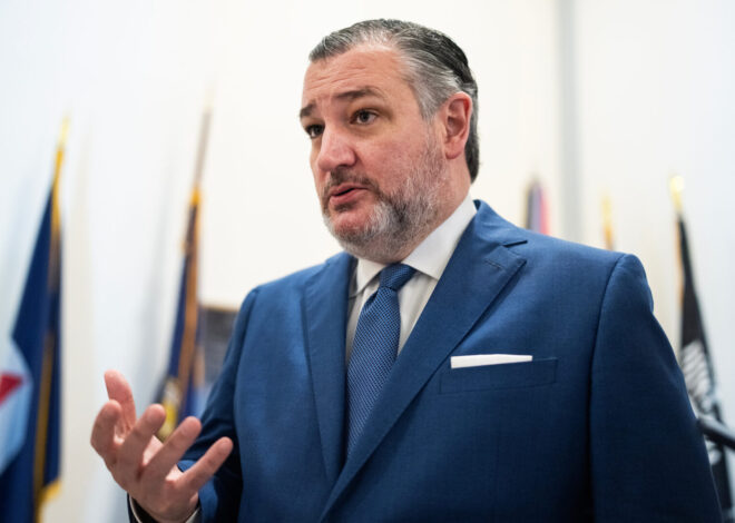 Cruz, Democrats push back on FCC move to lift ownership cap