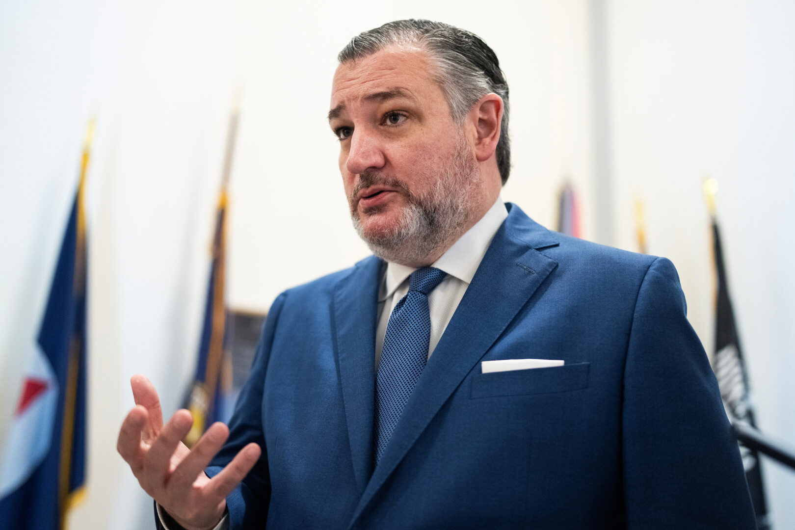 Cruz, Democrats push back on FCC move to lift ownership cap