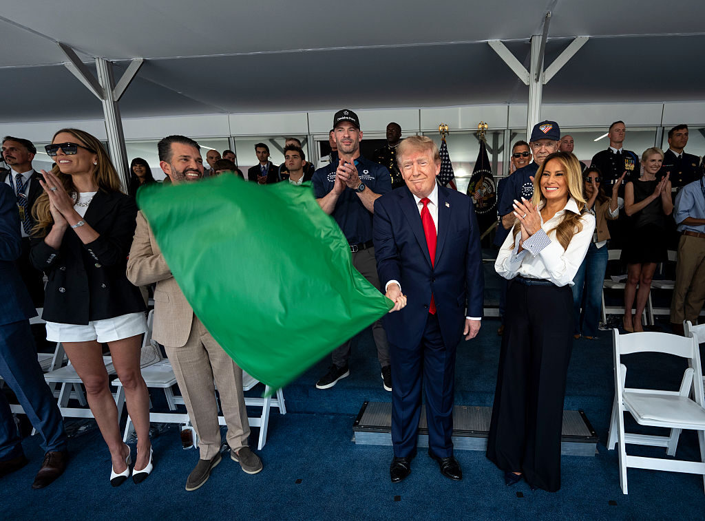 After profane repost slamming GOP, Trump heads to Texas-sized fundraiser