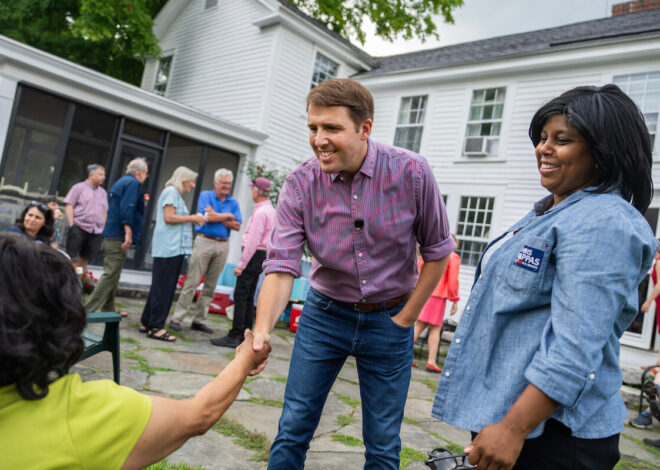Pappas keeps focus on November amid signs of tightening Senate primary