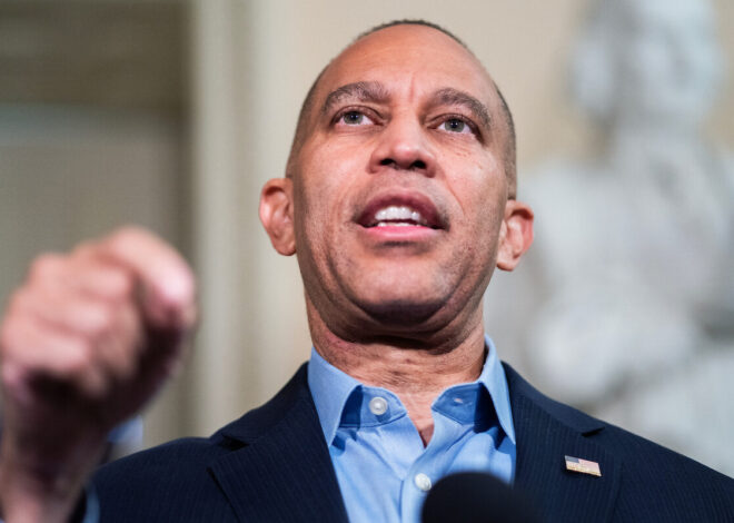 Jeffries says Democrats are poised to win the House majority