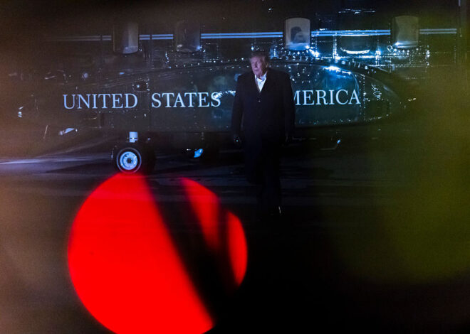 Trump on the stump: Extreme lines, vague threats